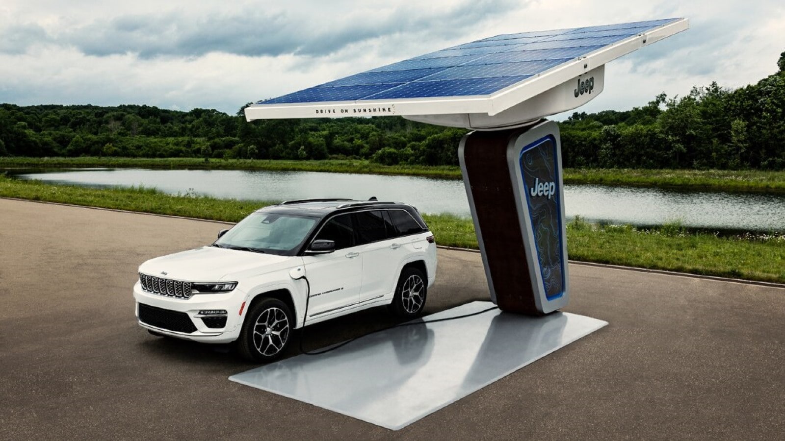 Next Jeep Grand Cherokee Appears Wednesday | Kelley Blue Book 1 Next Jeep Grand Cherokee Appears Wednesday | Kelley Blue Book