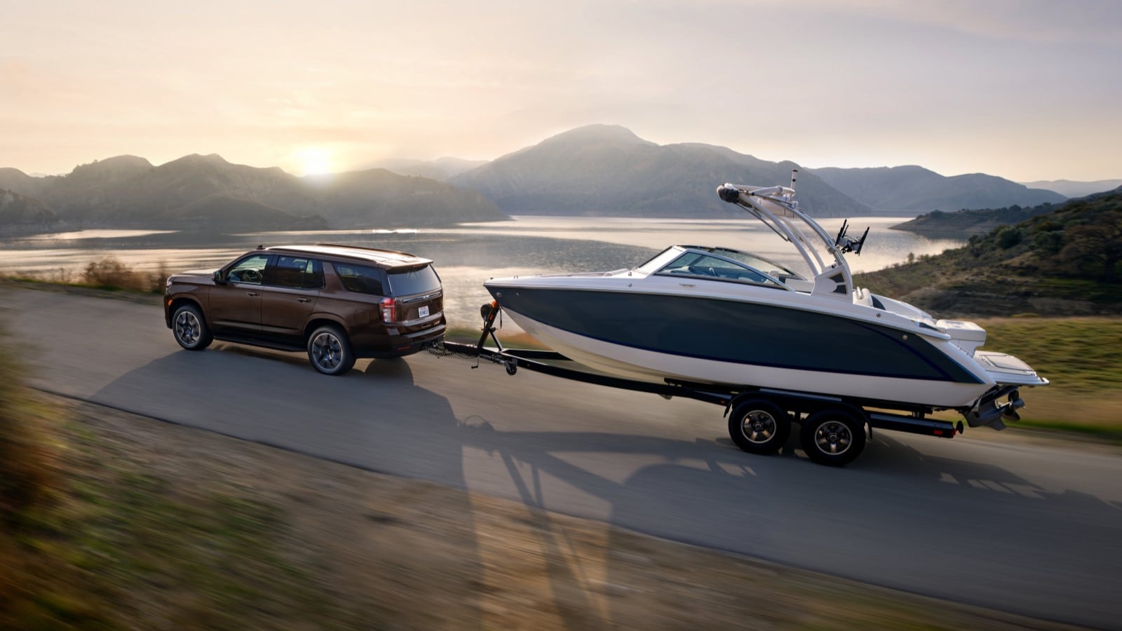 2022 Chevy Suburban, Tahoe Get New Tech, Wider Availability of Big V8 | Kelley Blue Book 1 2022 Chevy Suburban, Tahoe Get New Tech, Wider Availability of Big V8 | Kelley Blue Book