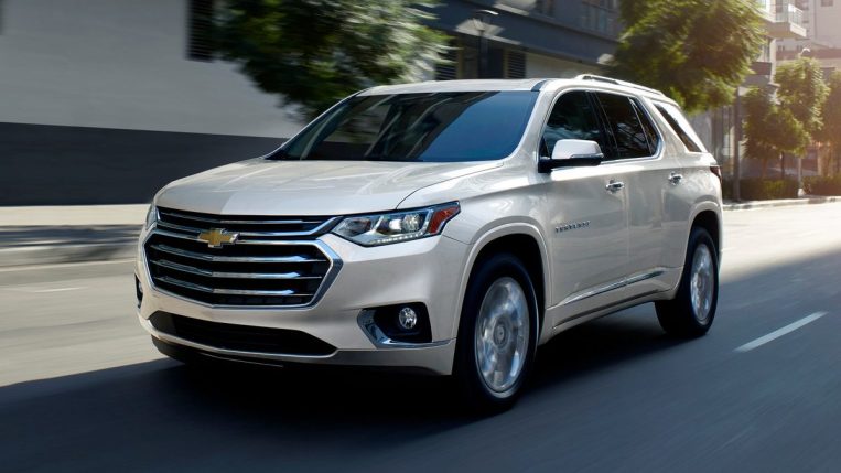 2021 chevrolet traverse first review  kelley blue book