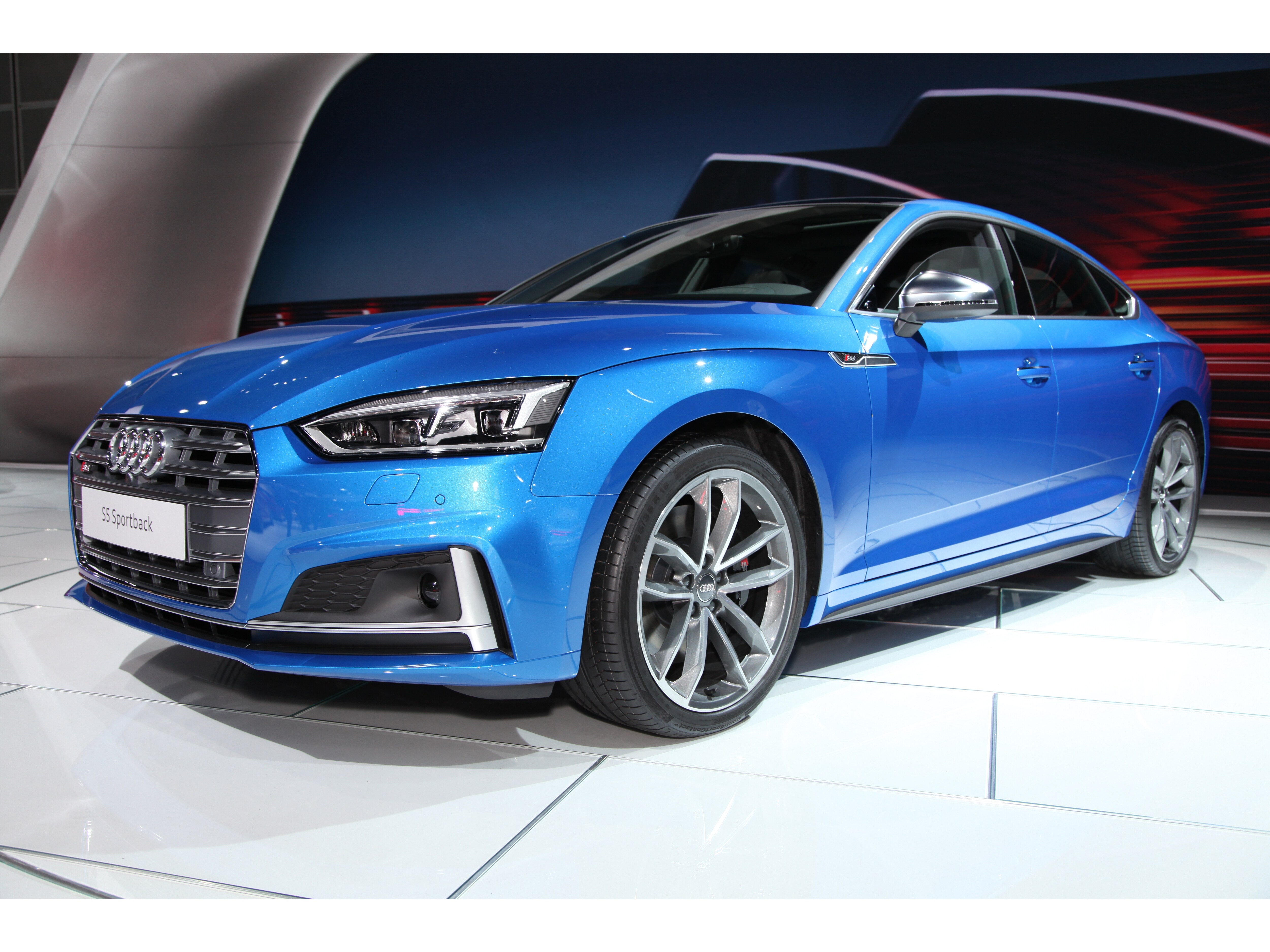 2018 Audi A5 S5 Sportback A7 Light Bows In The City Of Lights
