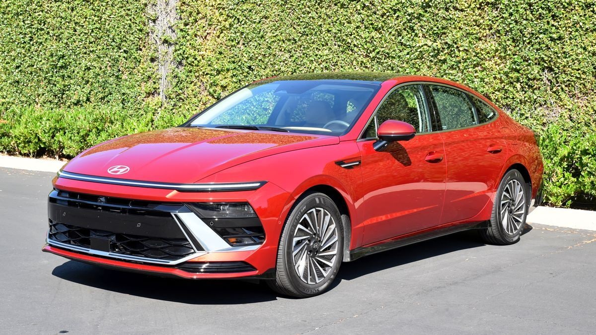 2025 Hyundai Sonata Hybrid parked near greenery.