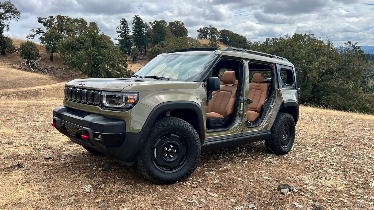All-Electric Jeep Recon Is Ready to Hit the Trails