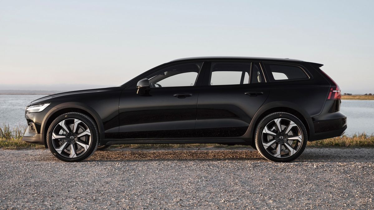2025 Volvo V60 Cross Country parked near the ocean.