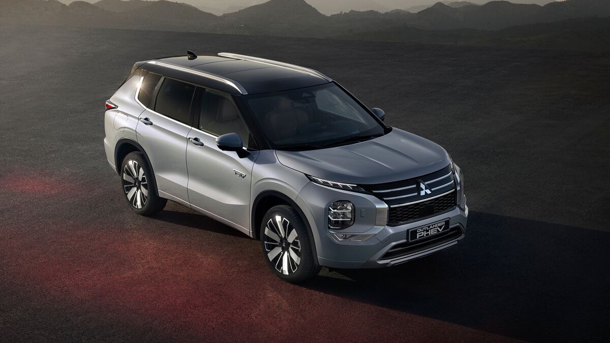 2026 Hyundai Tucson PHEV vs. 2026 Mitsubishi Outlander PHEV