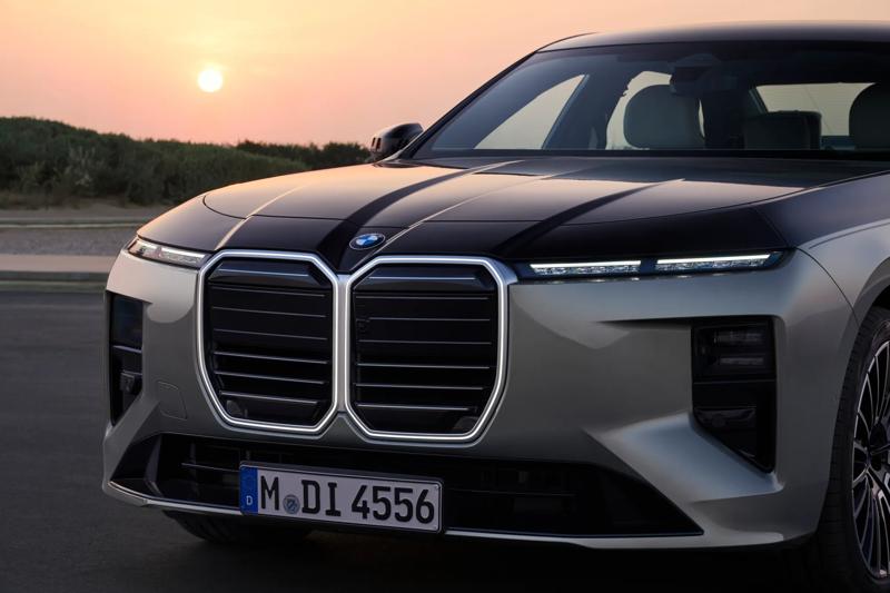 2027 BMW 7 Series Facelift Gets up in Its Grille - Kelley Blue Book