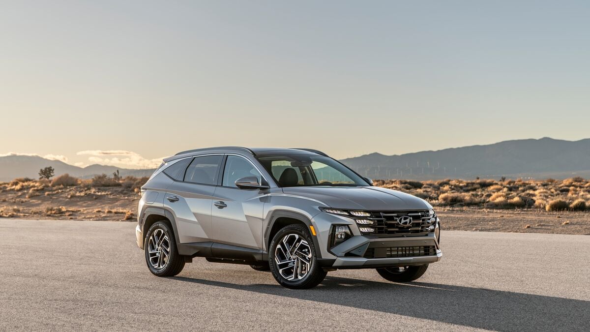2026 Hyundai Tucson PHEV vs. 2026 Mitsubishi Outlander PHEV