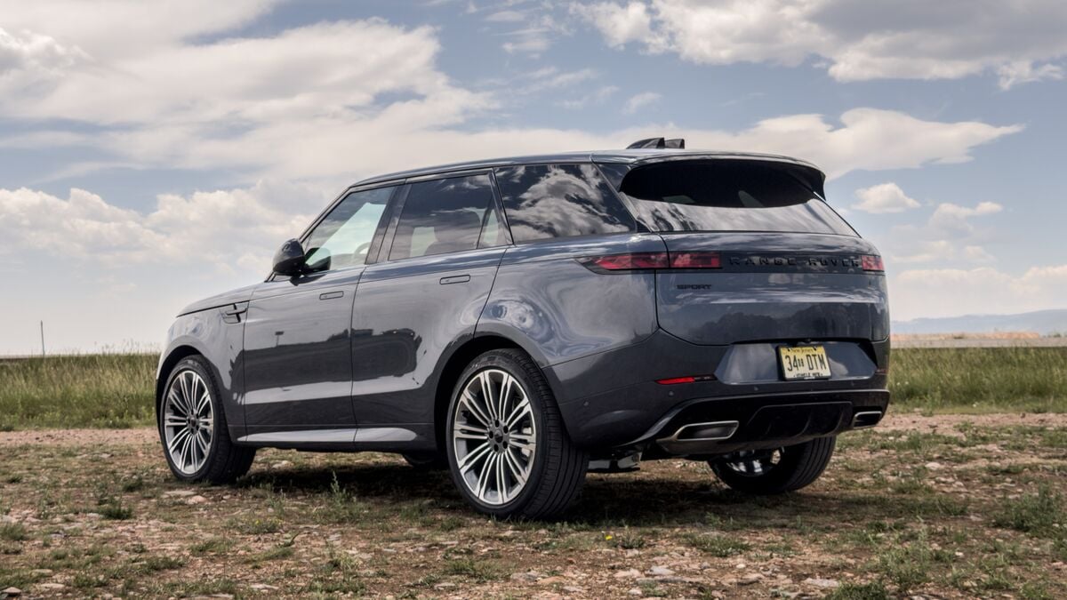 2026 Land Rover Range Rover Sport Dynamic SE rear 3 quarter driver side view