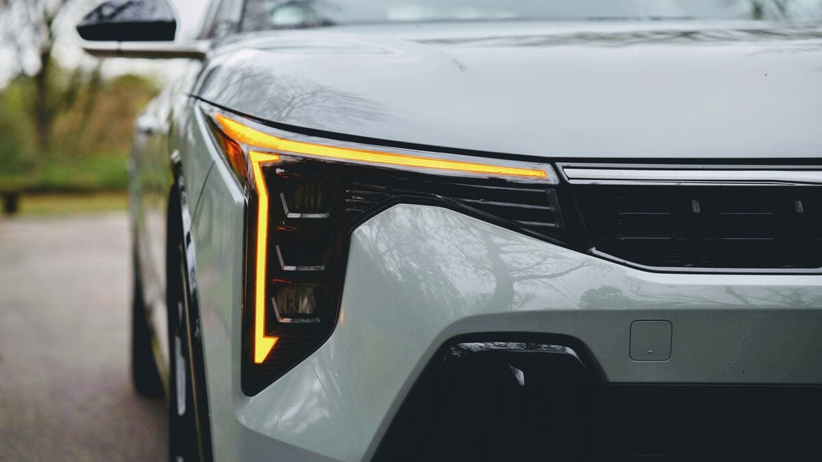 2025 Kia K4 GT headlight