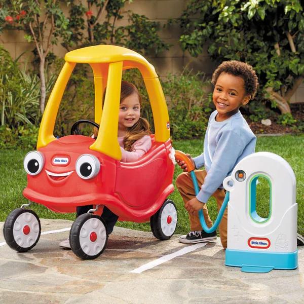 Little Tikes Cozy E-charging station and Cozy Coupe.