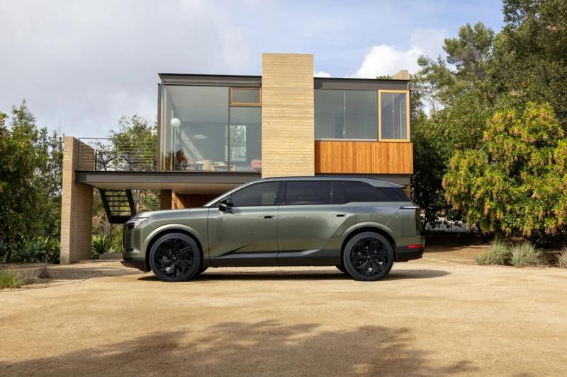 Side view of the new Lexus TZ