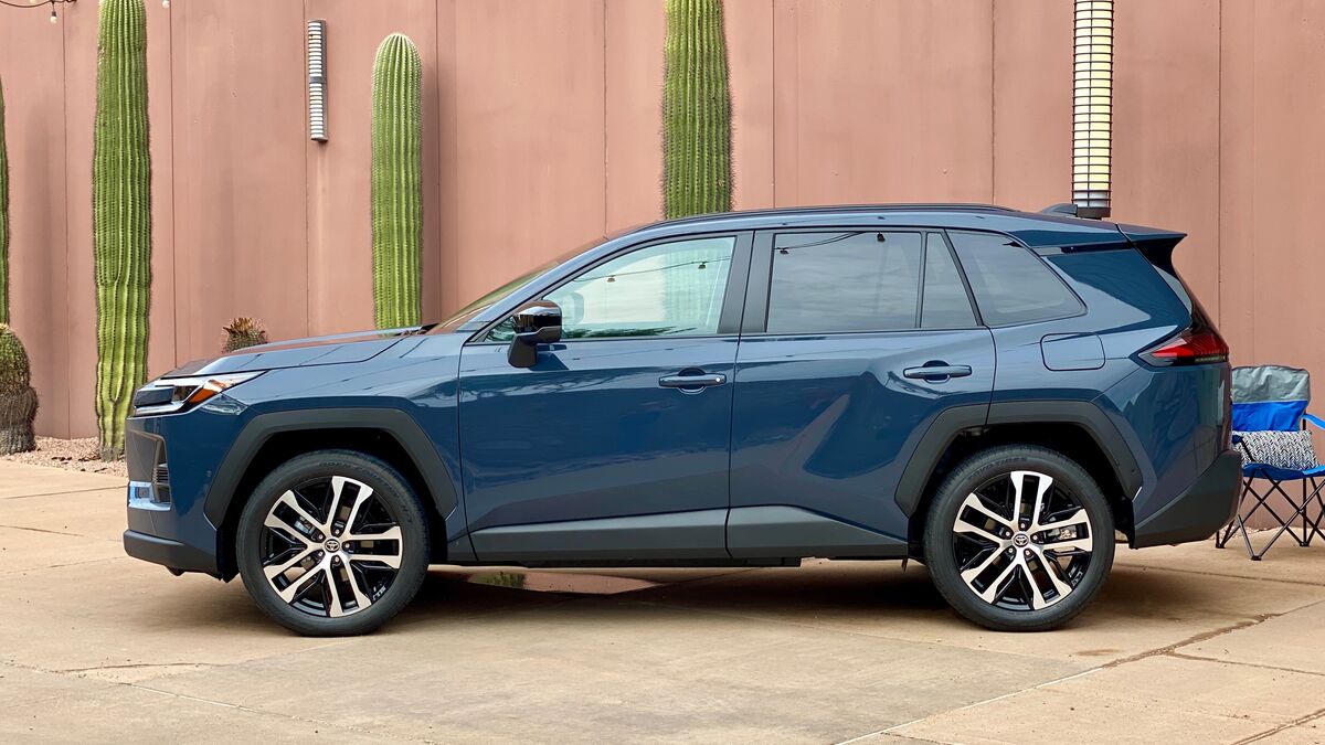 2026 Hyundai Tucson Hybrid vs. 2026 Toyota RAV4 Comparison