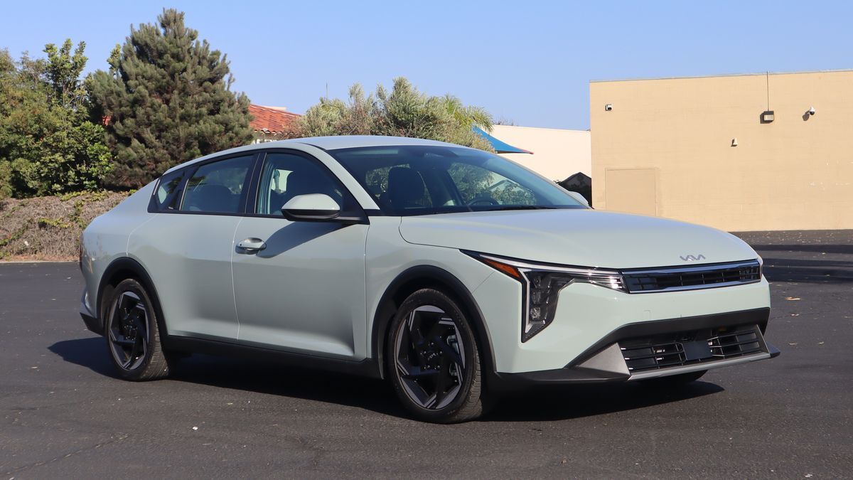 2025 Kia K4 EX parked near a building.