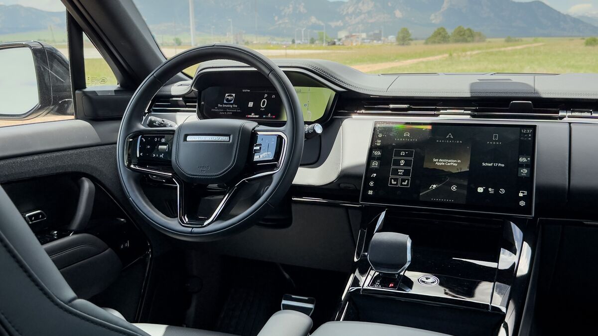 2026 Land Rover Range Rover Sport Dynamic SE cockpit angled view
