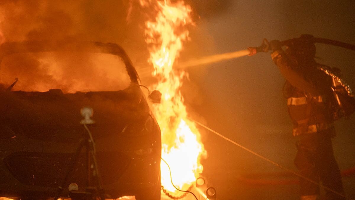 Full-scale EV fire experiments by the Fire Safety Research Institute, part f UL research institutes. Courtesy of FSRI.