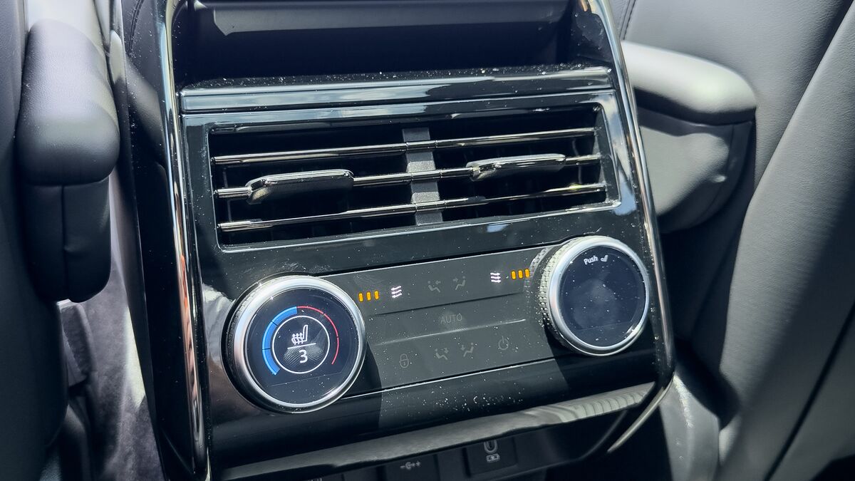 The Classic Comfort of the Modern Range Rover - Kelley Blue Book