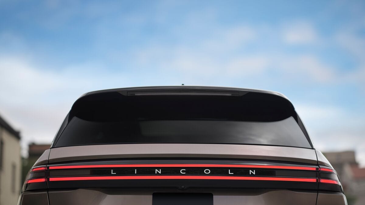 Lincoln Gives the 2027 Nautilus a Freshened Look