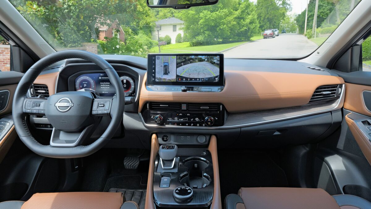2025 Nissan Rogue Platinum dashboard