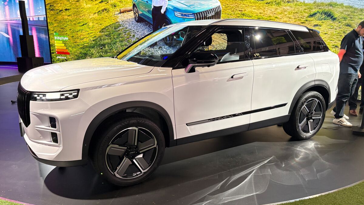 Paris Exhibit Shows Why American Automakers Fear China