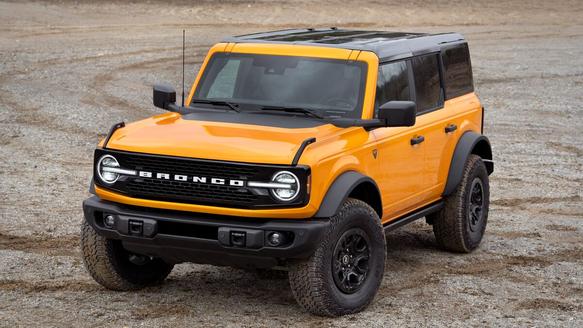 2026 Jeep Wrangler vs. 2026 Ford Bronco Comparison