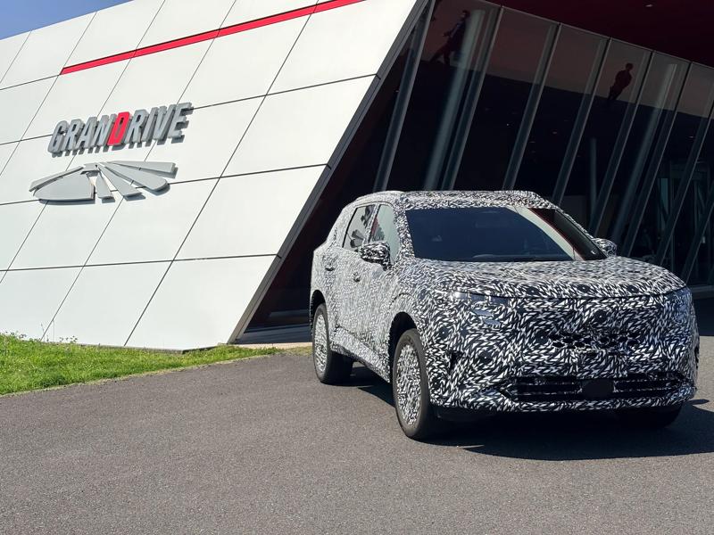 Prototype of the Nissan Rogue Hybrid in camouflage.