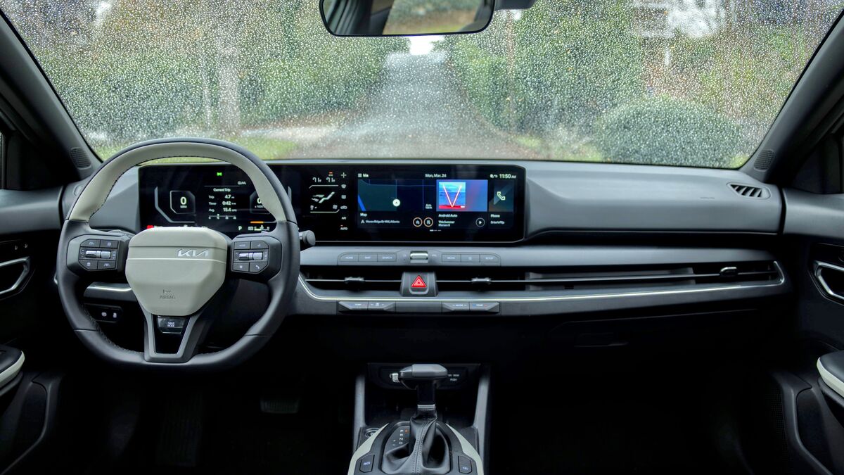 2025 Kia K4 GT dashboard