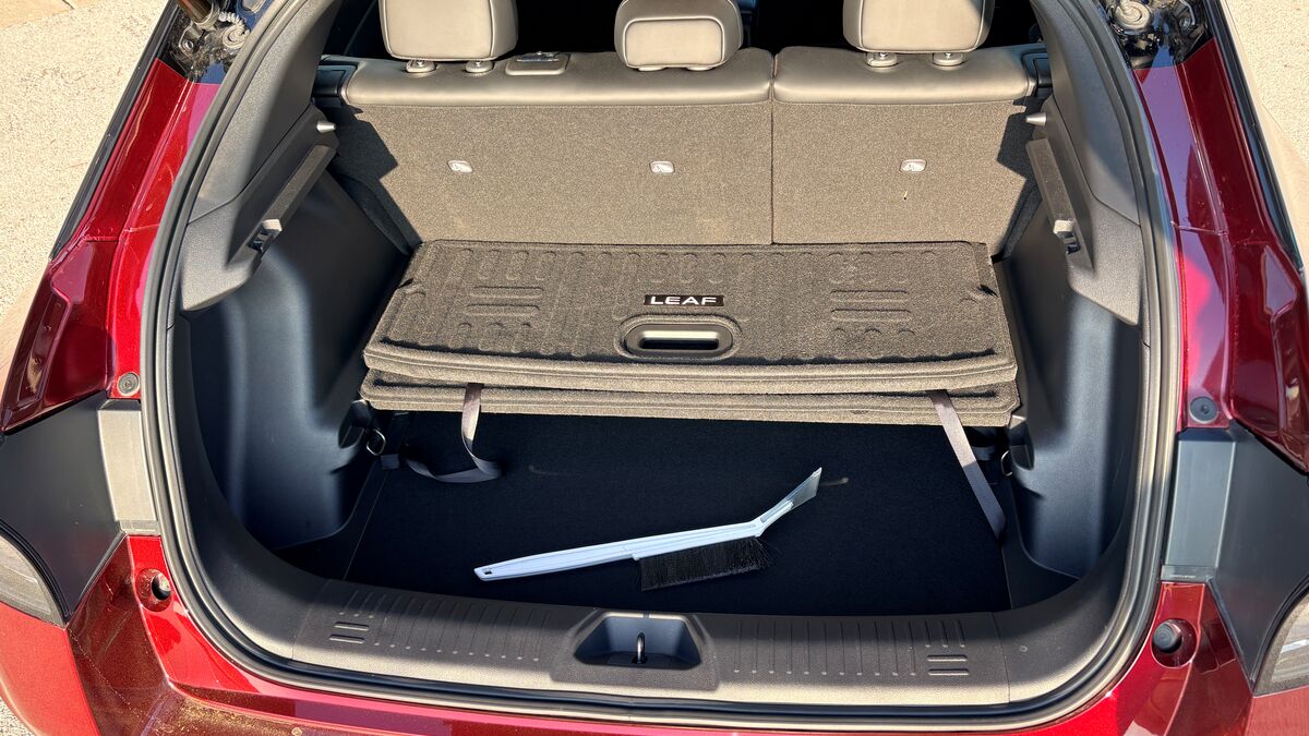 2026 nissan leaf ev rea cargo area showing the floor of the storage compartment