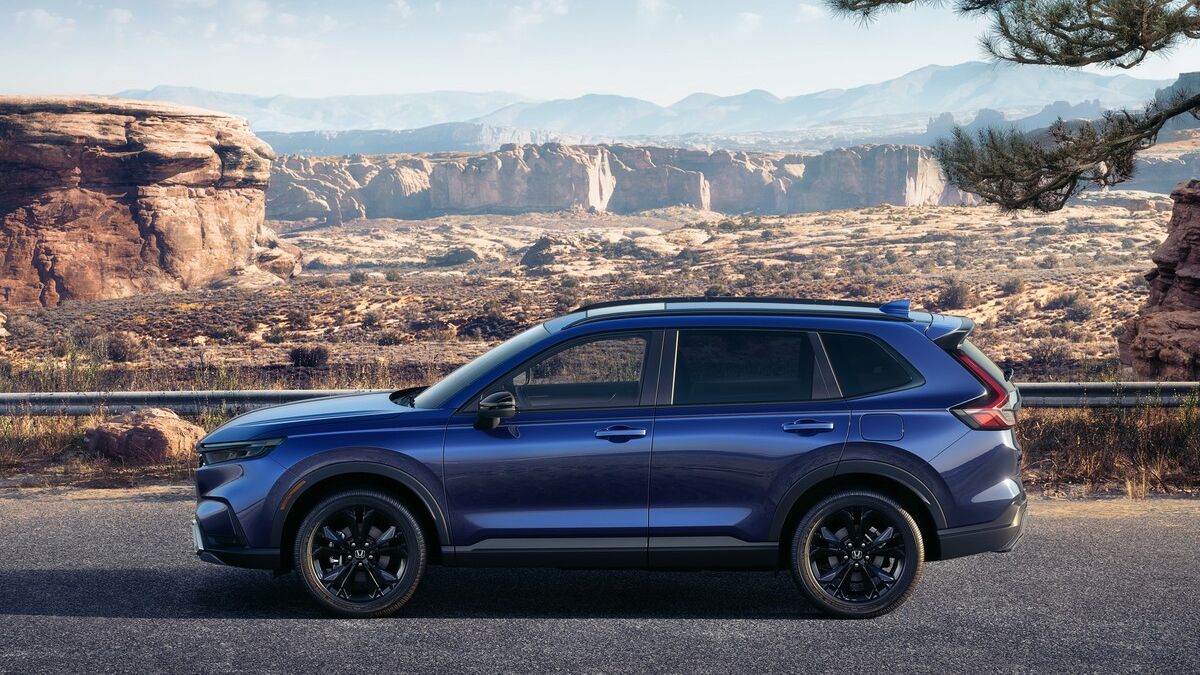2026 Honda CR-V Hybrid parked near a vista.