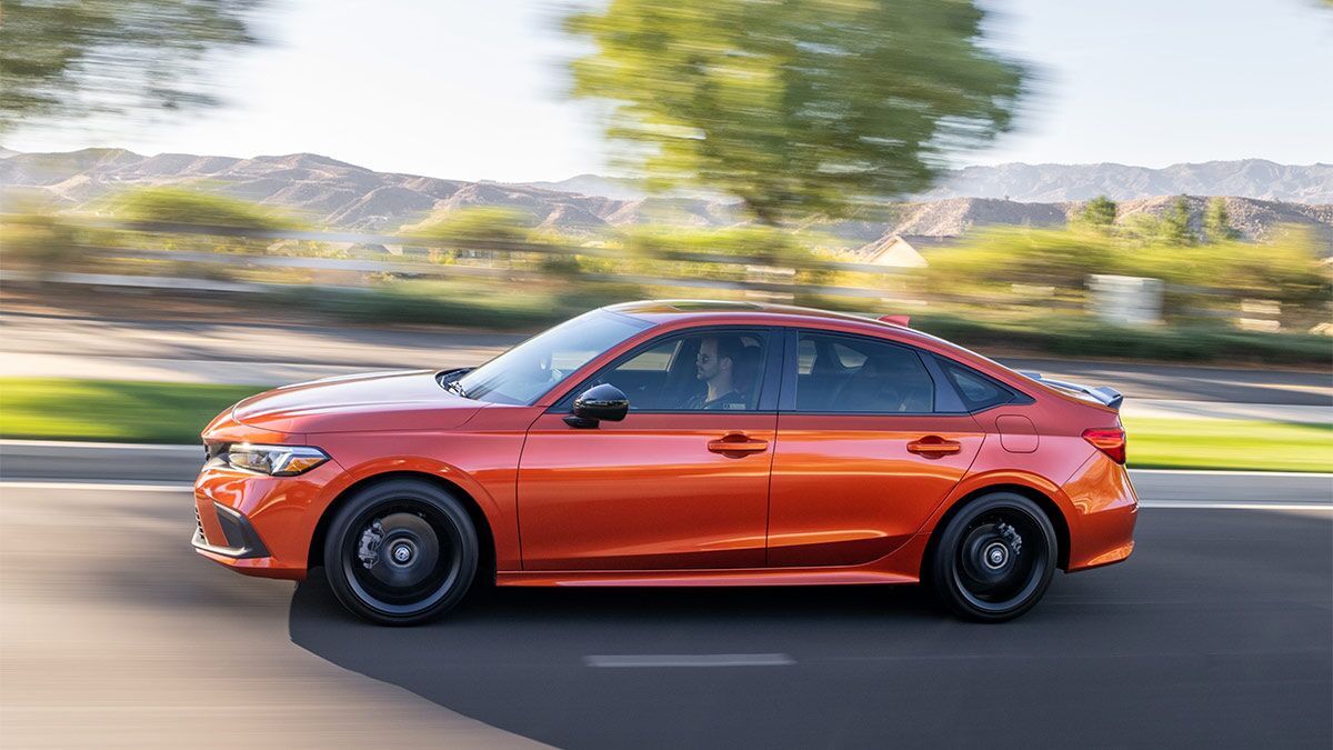 2023 Honda Civic Si driving fast.