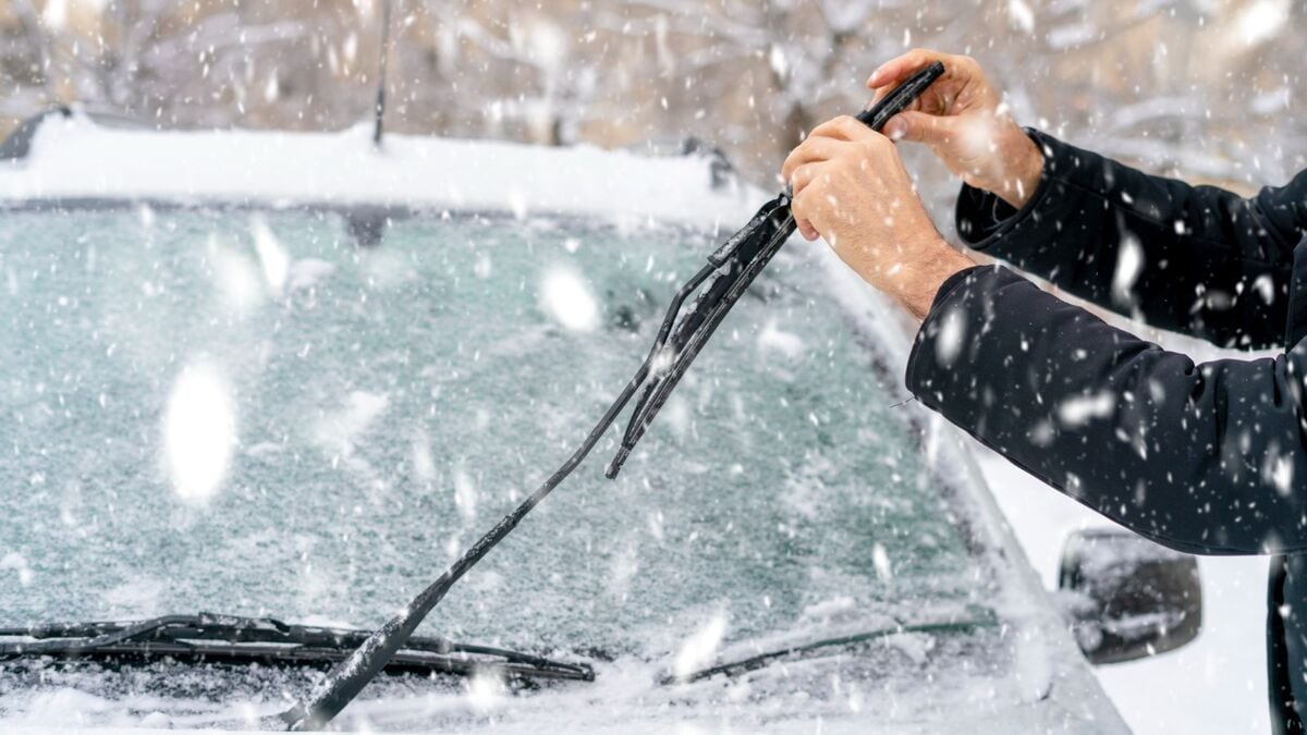 Replacing windshield wiper blades