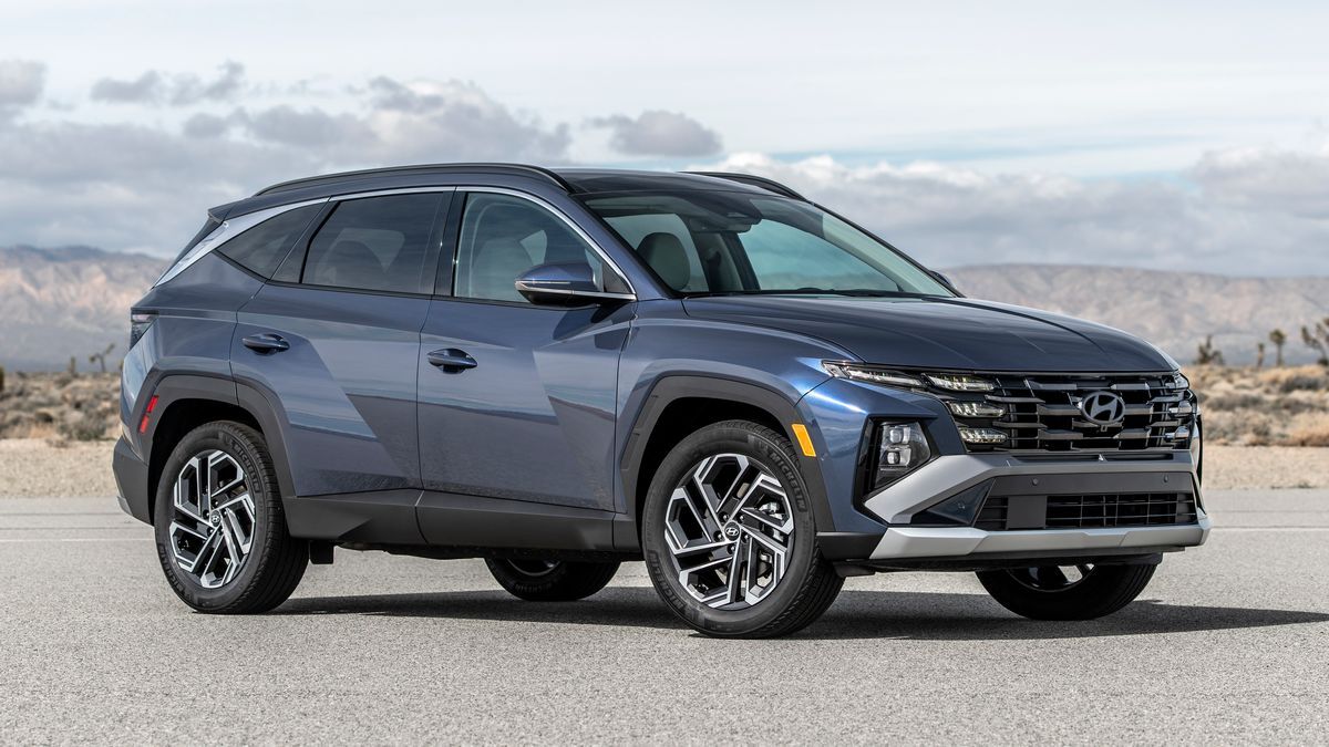 The 2025 Hyundai Tucson seem from a front quarter angle