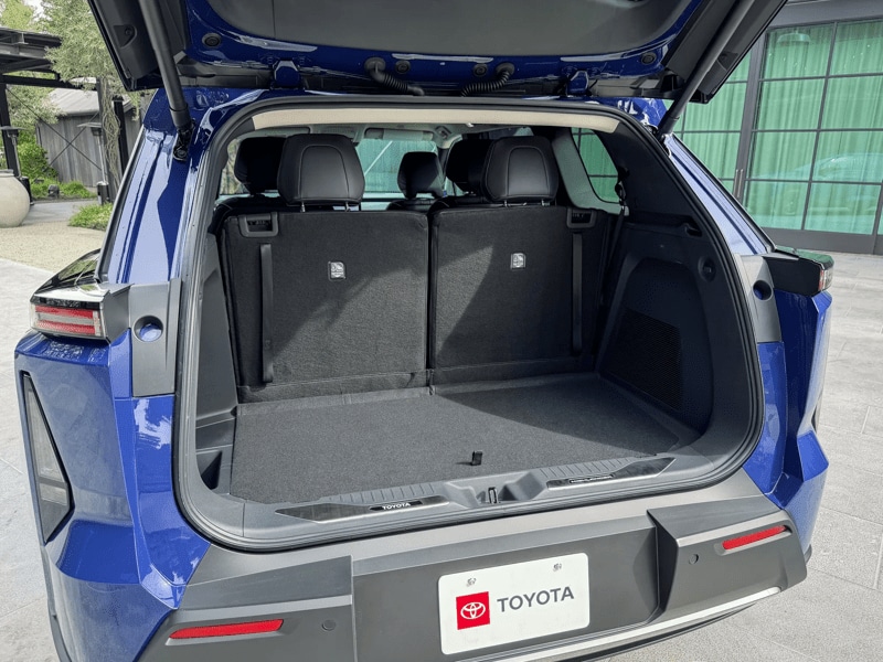 2027 Toyota Highlander trunk behind 3rd row
