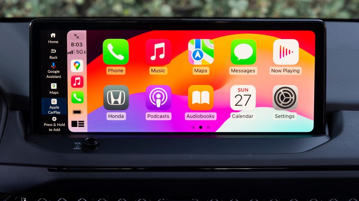 2025 Honda Accord Hybrid Apple CarPlay screen.