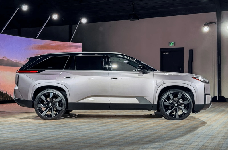 2027 Toyota Highlander passenger side profile view