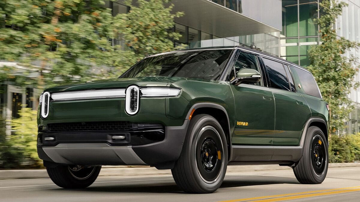 2025 Rivian R1S luxury electric SUV