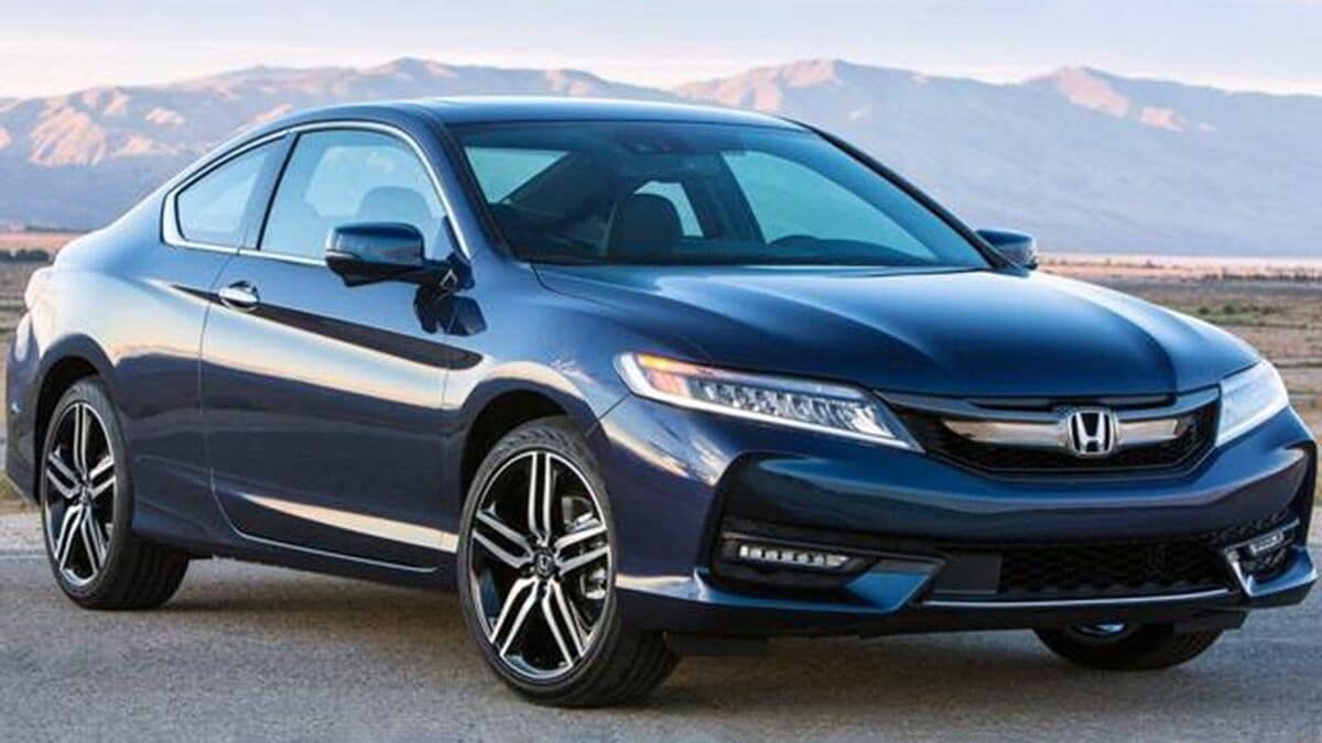 2016 Honda Accord front right in blue