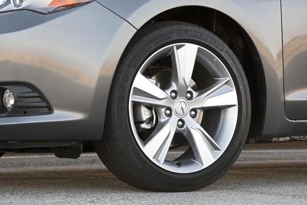 2013-acura-ilx_6841650539_o-1