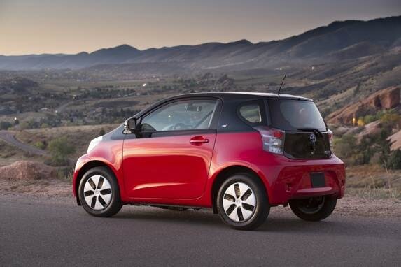 2013_scion_iq_ev_005-600-001