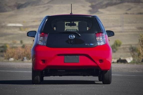 2013_scion_iq_ev_009-600-001