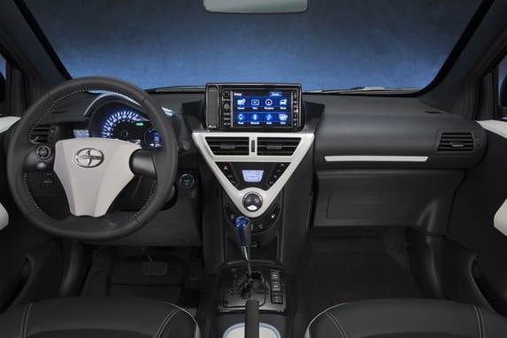 2013_scion_iq_ev_013-600-001