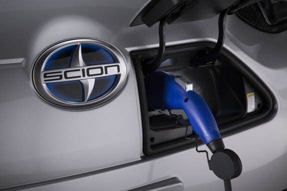 2013_scion_iq_ev_031-600-001