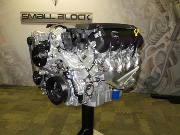 gen-5-lt1-small-block-corvette-engine-on-stand-600-001