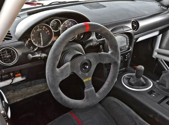 mazda-mx-5-super25-dash-and-wheel-detail-600-001