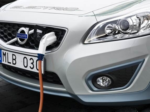 volvo-flexible-fast-charger-plug-in-port-600-001-1