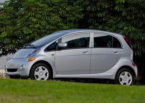 2013-mitsubishi-i-miev-static-profile-600-001-1