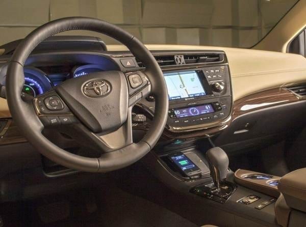 2013-toyota-avalon-ebin-charging-detail2-600-001-1