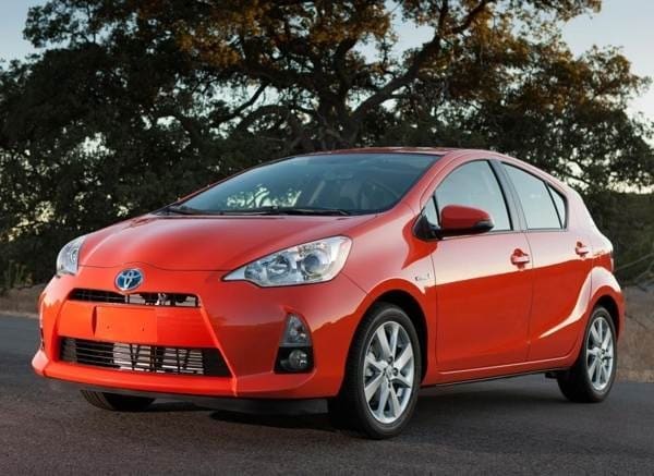 2013-toyota-prius-c-front-static-600-001-1