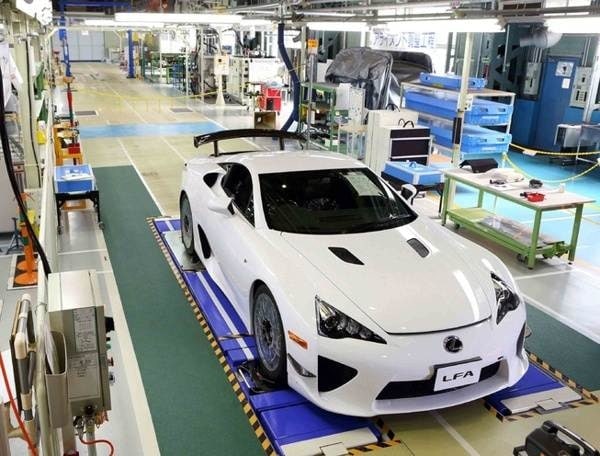 lexus-lfa-final-production-model-front-static-600-001-1