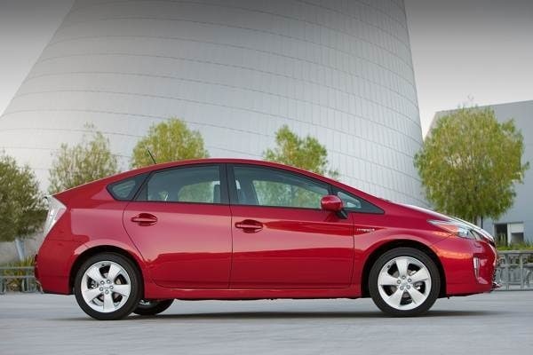 2012_toyota_prius_007-600-001-1