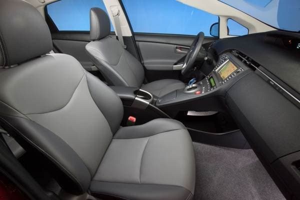 2012_toyota_prius_010-600-001-1