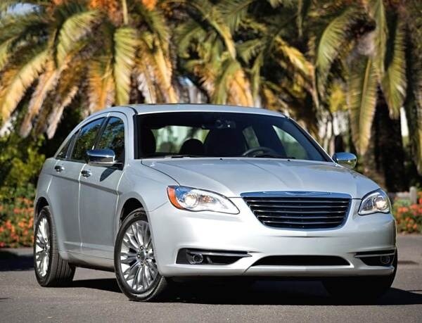 2013-chrysler-200-sedan-front-static-600-001-1